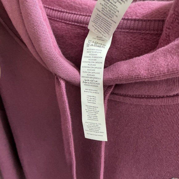 ALO Yoga Accolade Sweatshirt and Straight Leg Sweatpants Set in Soft Mulberry - Picture 7 of 9